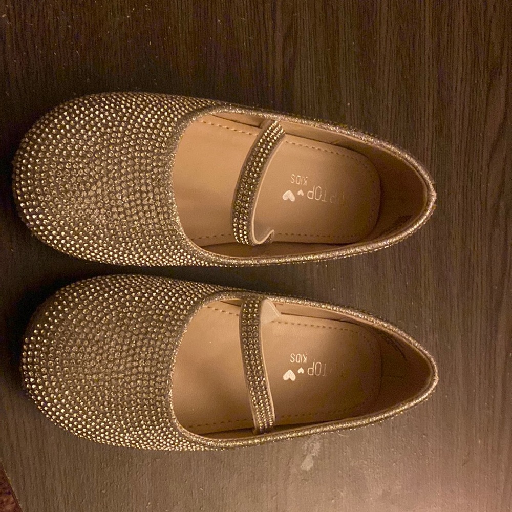 Girls flat shoes